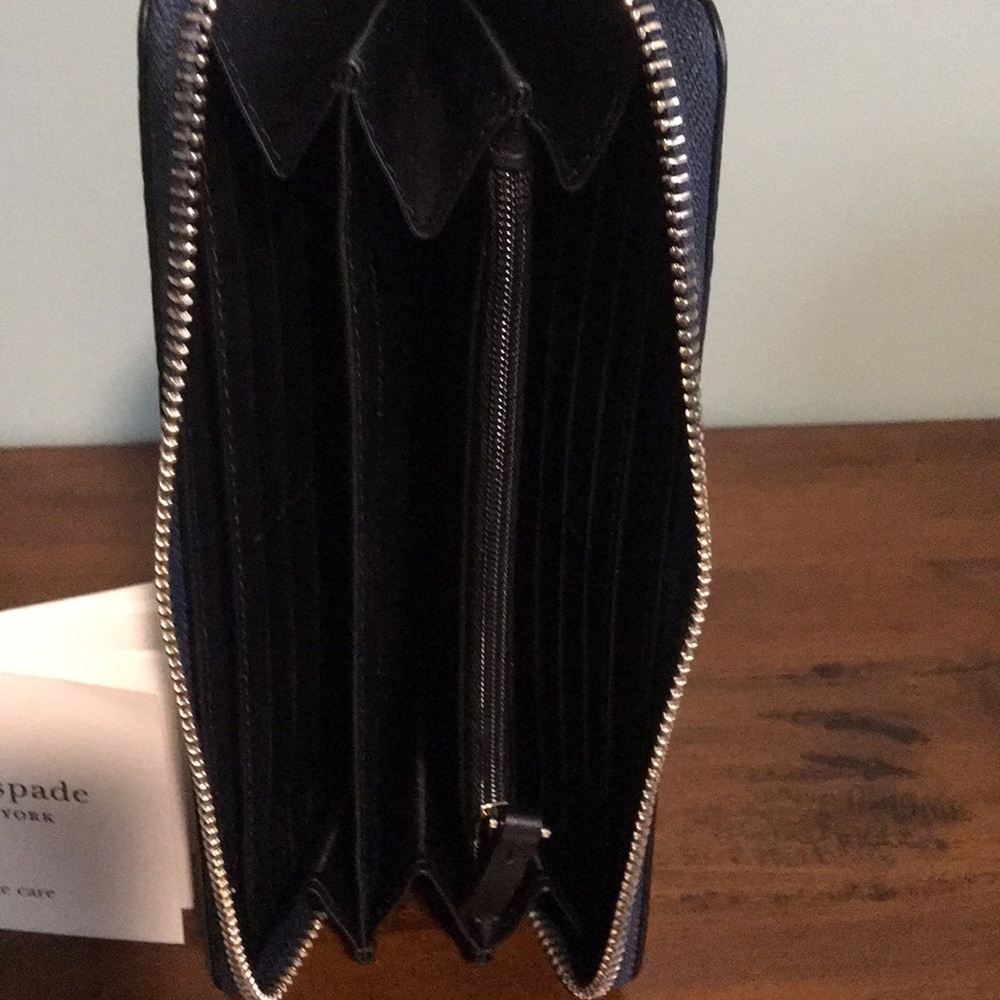 Kate Spade-NEDA Briar Lane Paper Rose Wallet. NWOT - Picture 3 of 4